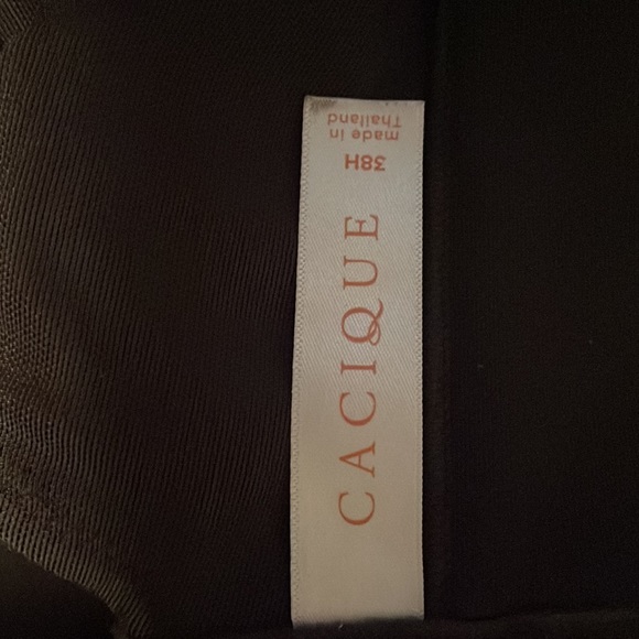 There are 3bras listed the price is based on the bundle. Very well made Like new - Picture 4 of 7